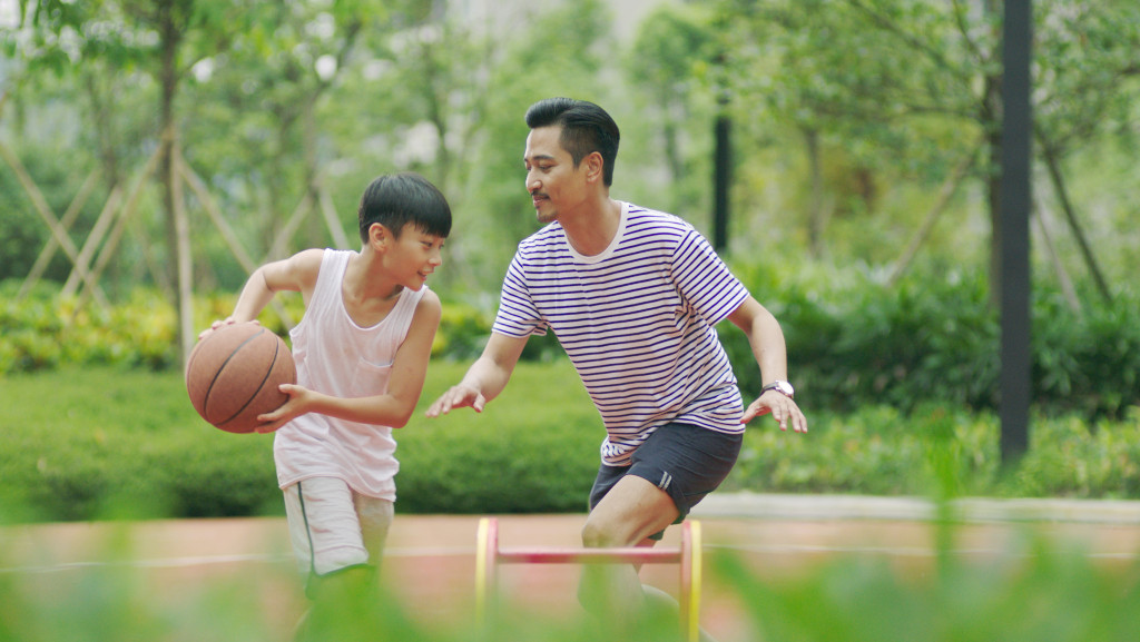 Father playing basketball with son