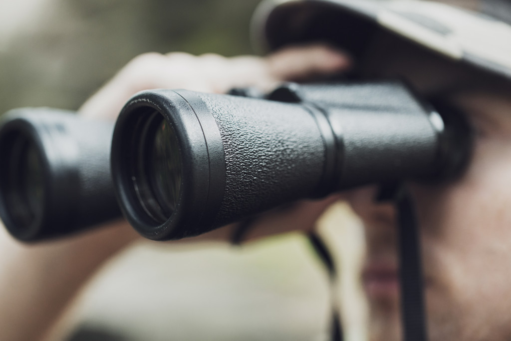 hunter using binoculars for hunting